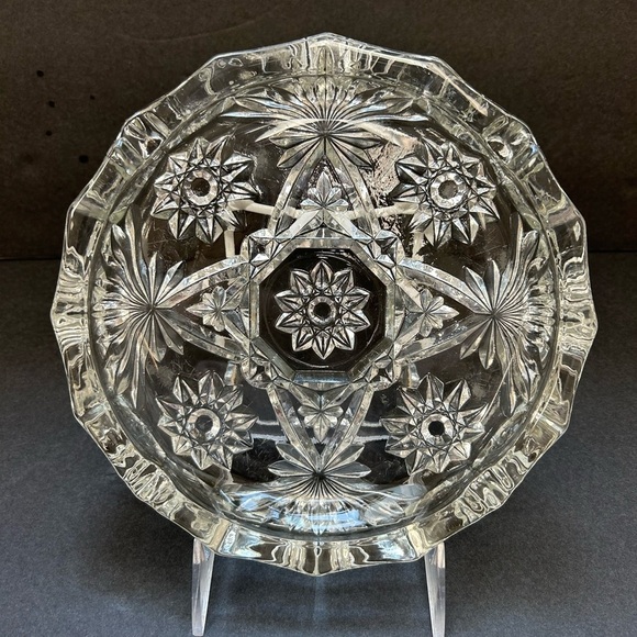 EAPC VINTAGE ANCHOR HOCKING  CUT GLASS STAR OF DAVID PATTERN ASHTRAY - Picture 1 of 5